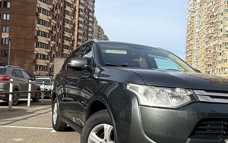 Mitsubishi Outlander III рестайлинг 3, 2014 год, 1 300 000 рублей, 7 фотография