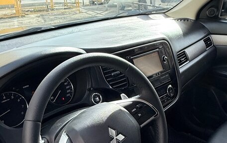Mitsubishi Outlander III рестайлинг 3, 2014 год, 1 300 000 рублей, 8 фотография