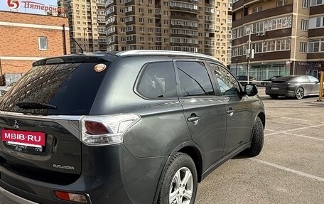 Mitsubishi Outlander III рестайлинг 3, 2014 год, 1 300 000 рублей, 5 фотография
