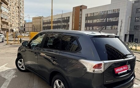 Mitsubishi Outlander III рестайлинг 3, 2014 год, 1 300 000 рублей, 6 фотография