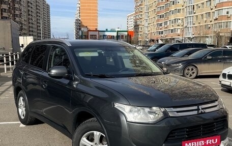 Mitsubishi Outlander III рестайлинг 3, 2014 год, 1 300 000 рублей, 3 фотография