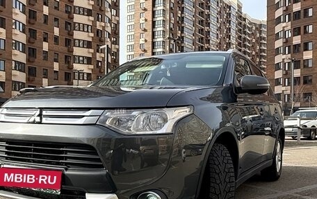 Mitsubishi Outlander III рестайлинг 3, 2014 год, 1 300 000 рублей, 4 фотография