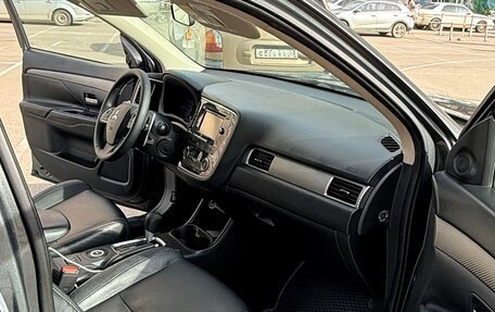 Mitsubishi Outlander III рестайлинг 3, 2014 год, 1 300 000 рублей, 9 фотография