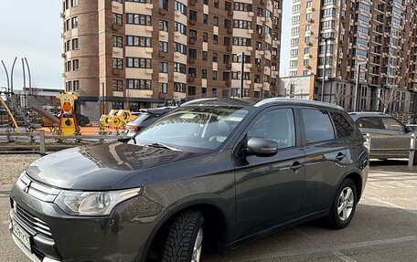 Mitsubishi Outlander III рестайлинг 3, 2014 год, 1 300 000 рублей, 15 фотография