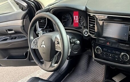 Mitsubishi Outlander III рестайлинг 3, 2014 год, 1 300 000 рублей, 10 фотография