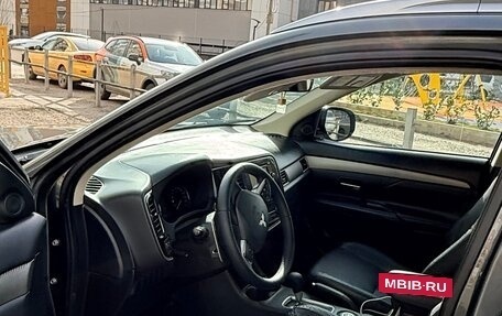 Mitsubishi Outlander III рестайлинг 3, 2014 год, 1 300 000 рублей, 11 фотография