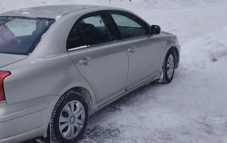 Toyota Avensis III рестайлинг, 2004 год, 700 000 рублей, 4 фотография