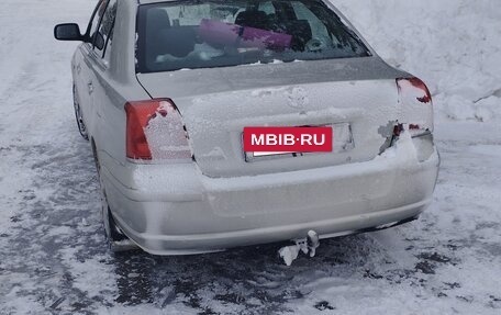 Toyota Avensis III рестайлинг, 2004 год, 700 000 рублей, 3 фотография