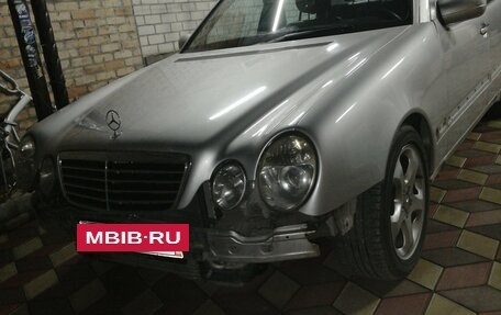 Mercedes-Benz E-Класс, 2001 год, 680 000 рублей, 3 фотография