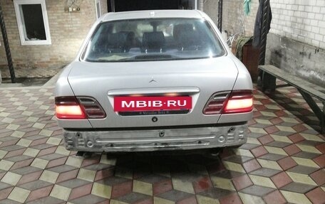 Mercedes-Benz E-Класс, 2001 год, 680 000 рублей, 4 фотография