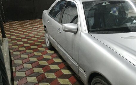 Mercedes-Benz E-Класс, 2001 год, 680 000 рублей, 14 фотография