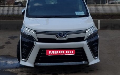 Toyota Voxy III, 2019 год, 2 730 000 рублей, 2 фотография