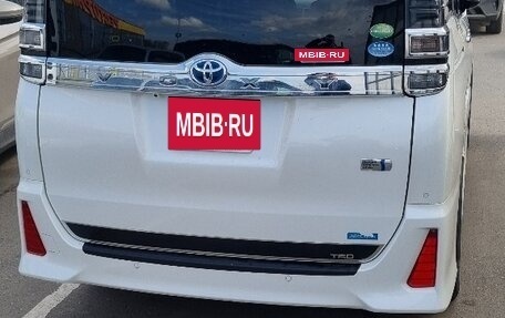 Toyota Voxy III, 2019 год, 2 730 000 рублей, 3 фотография