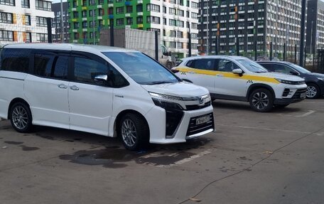 Toyota Voxy III, 2019 год, 2 730 000 рублей, 7 фотография