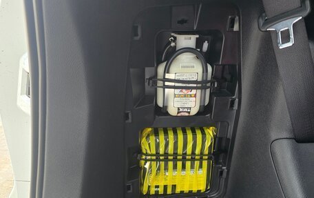 Toyota Voxy III, 2019 год, 2 730 000 рублей, 16 фотография