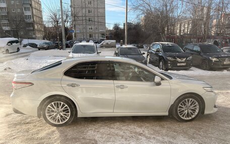 Toyota Camry, 2021 год, 3 350 000 рублей, 4 фотография