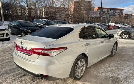 Toyota Camry, 2021 год, 3 350 000 рублей, 5 фотография