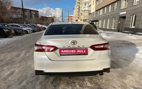 Toyota Camry, 2021 год, 3 350 000 рублей, 6 фотография