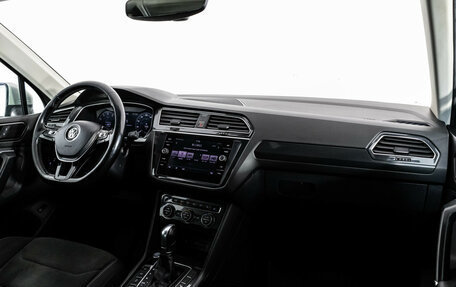 Volkswagen Tiguan II, 2017 год, 1 999 000 рублей, 10 фотография