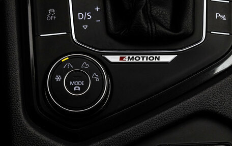 Volkswagen Tiguan II, 2017 год, 1 999 000 рублей, 17 фотография