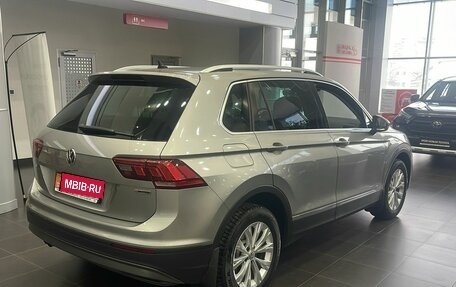 Volkswagen Tiguan II, 2018 год, 2 850 000 рублей, 6 фотография