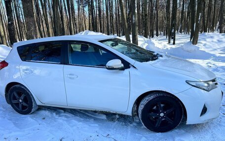 Toyota Auris II, 2013 год, 1 295 000 рублей, 2 фотография