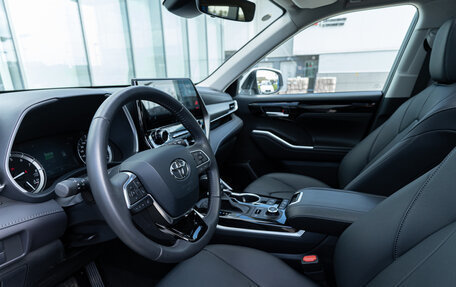 Toyota Highlander, 2025 год, 5 990 000 рублей, 20 фотография