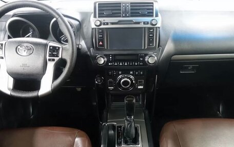 Toyota Land Cruiser Prado 150 рестайлинг 2, 2016 год, 3 860 000 рублей, 10 фотография