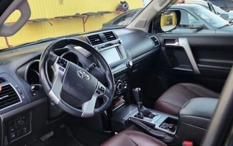 Toyota Land Cruiser Prado 150 рестайлинг 2, 2016 год, 3 860 000 рублей, 9 фотография