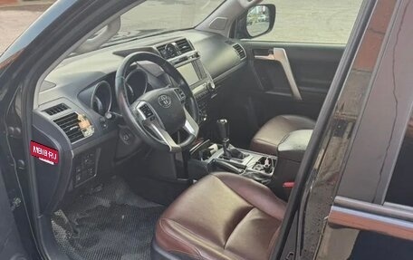 Toyota Land Cruiser Prado 150 рестайлинг 2, 2016 год, 3 860 000 рублей, 8 фотография