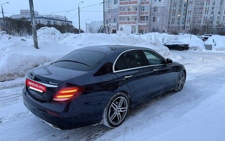 Mercedes-Benz E-Класс, 2020 год, 3 950 000 рублей, 4 фотография
