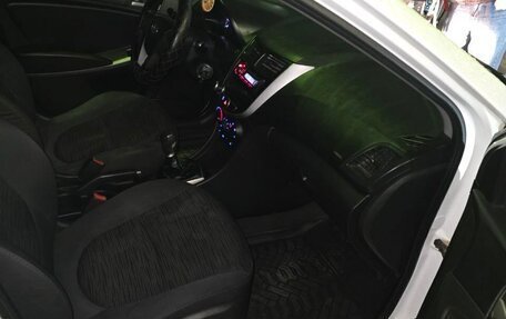 Hyundai Solaris II рестайлинг, 2015 год, 465 000 рублей, 2 фотография