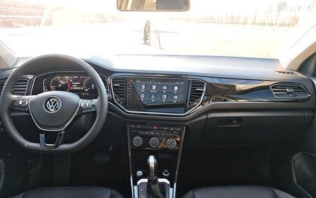 Volkswagen T-Roc I, 2022 год, 1 350 000 рублей, 6 фотография