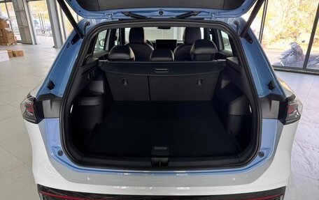 Volkswagen Tiguan, 2025 год, 4 302 000 рублей, 10 фотография