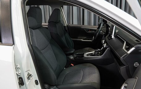 Toyota RAV4, 2020 год, 3 300 000 рублей, 8 фотография