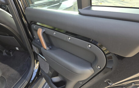 Land Rover Defender II, 2022 год, 11 000 000 рублей, 38 фотография