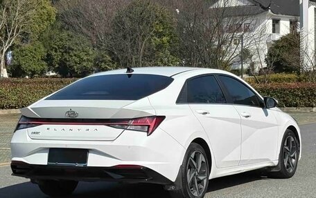 Hyundai Elantra, 2022 год, 1 590 000 рублей, 2 фотография