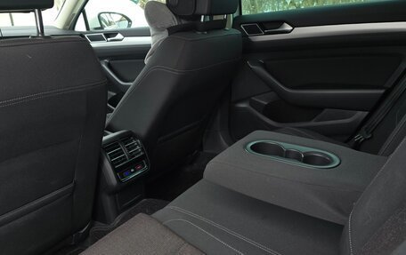 Volkswagen Passat B8 рестайлинг, 2018 год, 2 330 000 рублей, 17 фотография