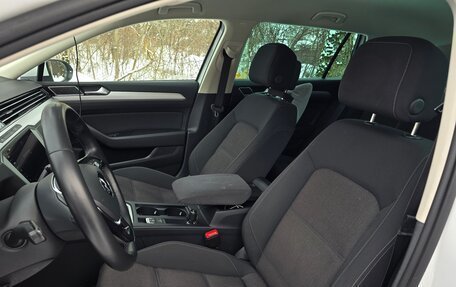 Volkswagen Passat B8 рестайлинг, 2018 год, 2 330 000 рублей, 16 фотография