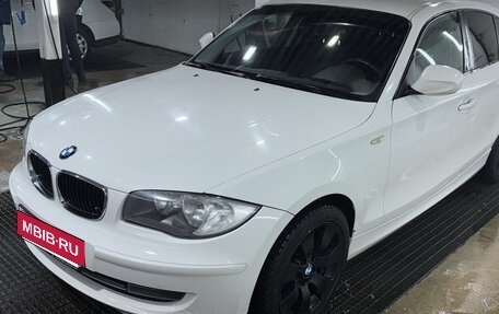 BMW 1 серия, 2010 год, 700 000 рублей, 24 фотография