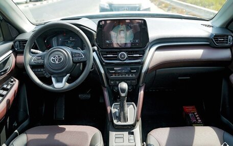 Toyota Urban Cruiser, 2025 год, 3 160 000 рублей, 8 фотография