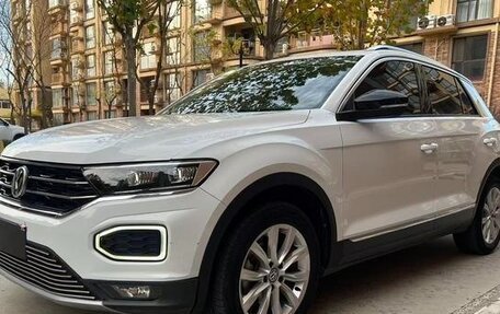 Volkswagen T-Roc I, 2022 год, 1 450 000 рублей, 1 фотография