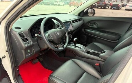 Honda Vezel, 2022 год, 1 300 000 рублей, 7 фотография