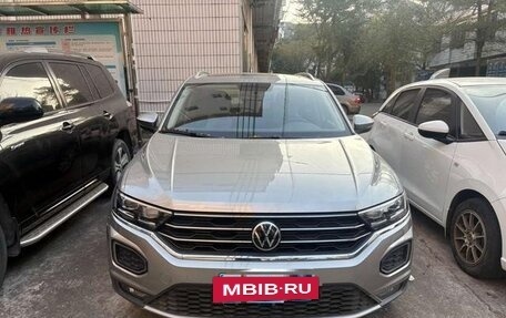 Volkswagen T-Roc I, 2023 год, 1 420 000 рублей, 2 фотография