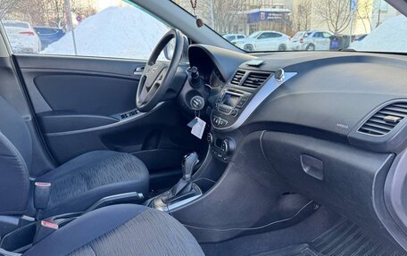 Hyundai Solaris II рестайлинг, 2016 год, 900 000 рублей, 11 фотография