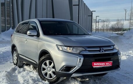 Mitsubishi Outlander III рестайлинг 3, 2018 год, 1 830 000 рублей, 1 фотография