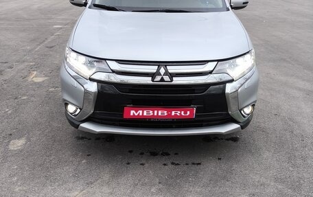 Mitsubishi Outlander III рестайлинг 3, 2015 год, 2 150 000 рублей, 1 фотография