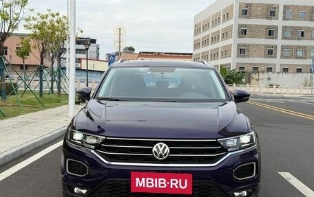 Volkswagen T-Roc I, 2022 год, 1 600 000 рублей, 2 фотография