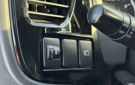 Mitsubishi Outlander III рестайлинг 3, 2018 год, 1 830 000 рублей, 12 фотография