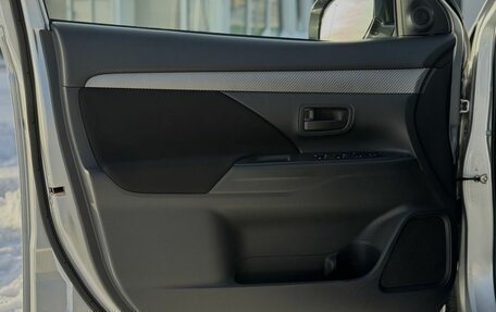 Mitsubishi Outlander III рестайлинг 3, 2018 год, 1 830 000 рублей, 10 фотография